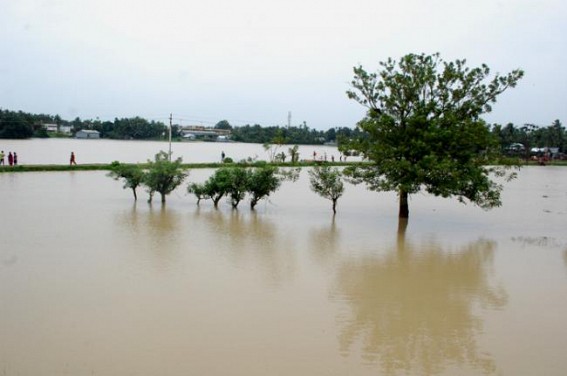 Monsoon hits Tripura, 200 marooned 